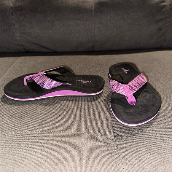 Girls Everest Flip Flops - Picture 7 of 12